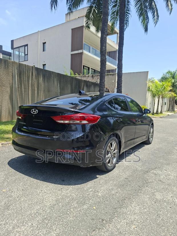 Hyundai Elantra SE Sedan FWD (2.0L 4cyl 6M) 2017 Black