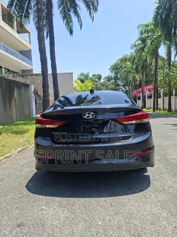 Hyundai Elantra SE Sedan FWD (2.0L 4cyl 6M) 2017 Black
