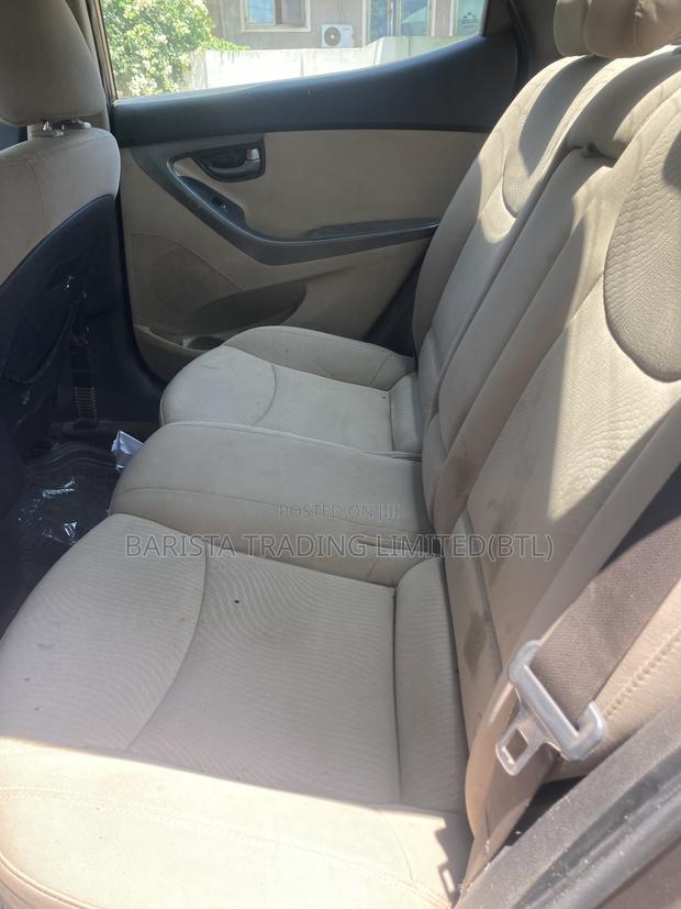 Hyundai Elantra SE 4dr Sedan (1.8L 4cyl 6M) 2014 Beige