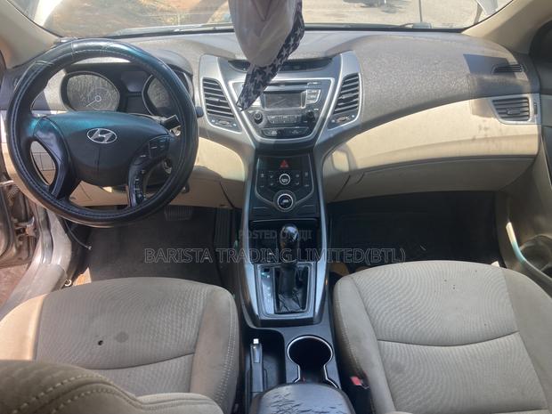 Hyundai Elantra SE 4dr Sedan (1.8L 4cyl 6M) 2014 Beige