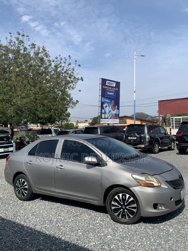 Toyota Yaris 2010 Gray