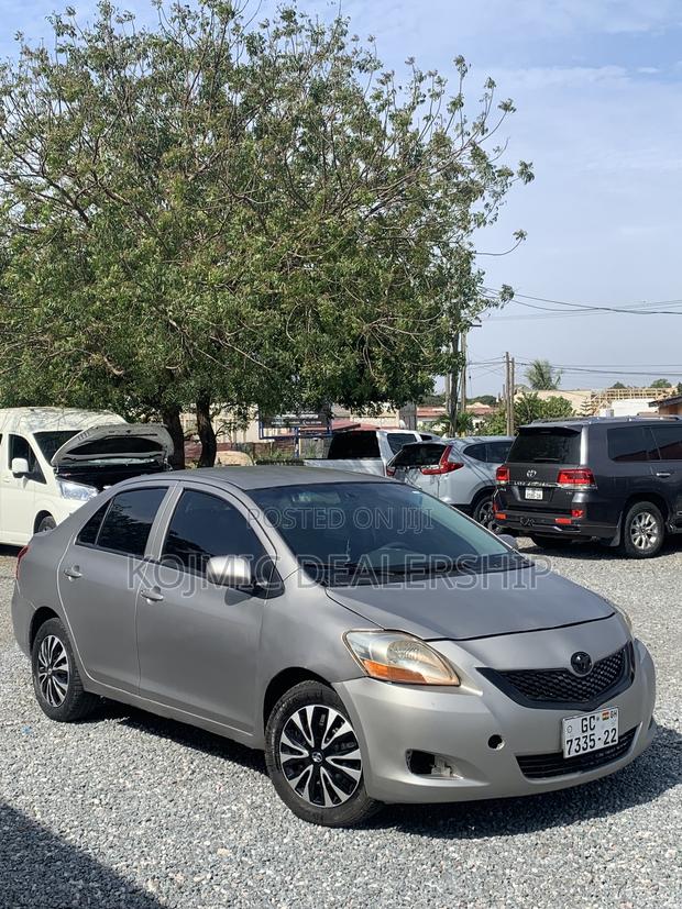 Toyota Yaris 2010 Gray