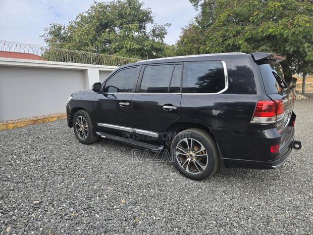 Toyota Land Cruiser 2024 Black