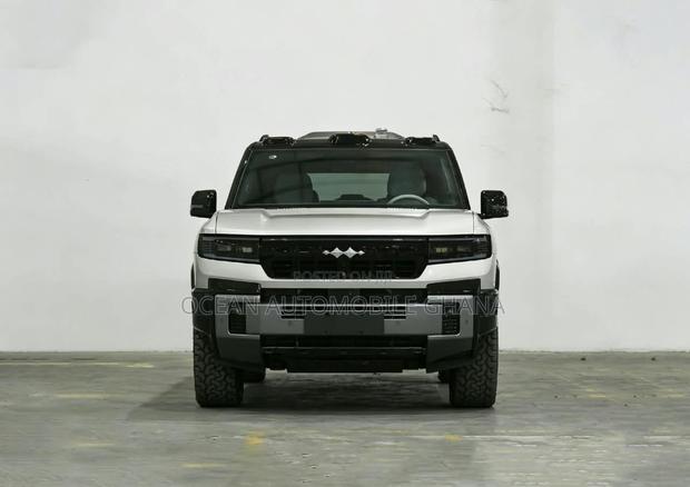 New BYD Leopard 8 2.0 Hybrid AWD 2025 Silver