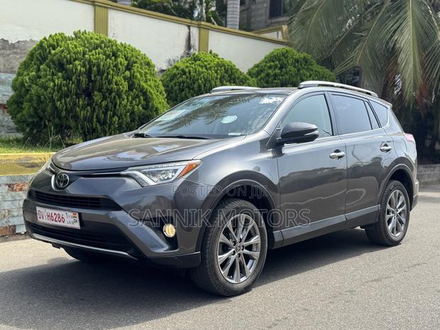 Toyota RAV4 Limited 4dr SUV AWD (2.5L 4cyl 6A) 2018 Gray