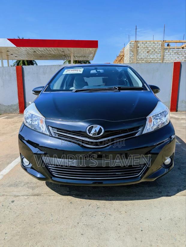 Toyota Vitz 1.3 FWD 3dr 2013 Black