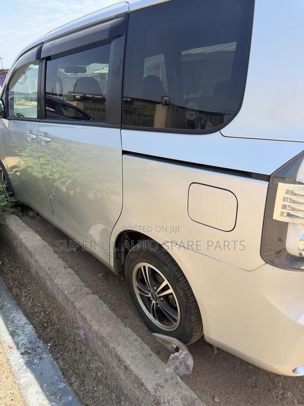 Toyota Voxy V 2WD 8-Seater 2010 Silver