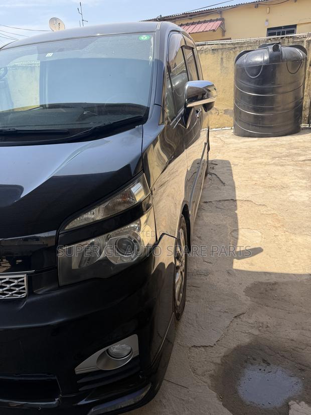 Toyota Voxy V 2WD 7-Seater 2013 Black