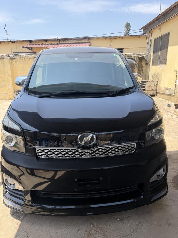 Toyota Voxy V 2WD 7-Seater 2013 Black