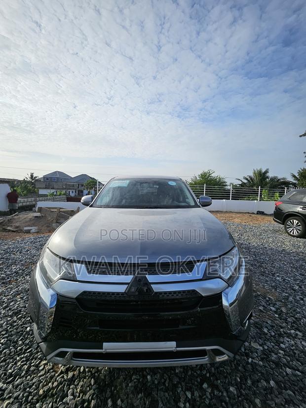 Mitsubishi Outlander SE FWD 2019 Gray