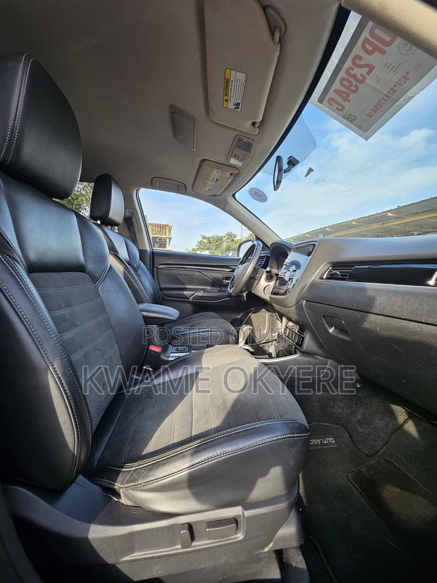 Mitsubishi Outlander SE FWD 2019 Gray