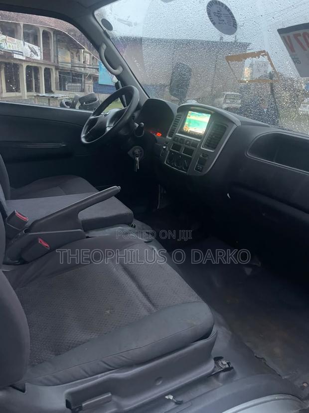 Nissan Caravan 2013 Silver