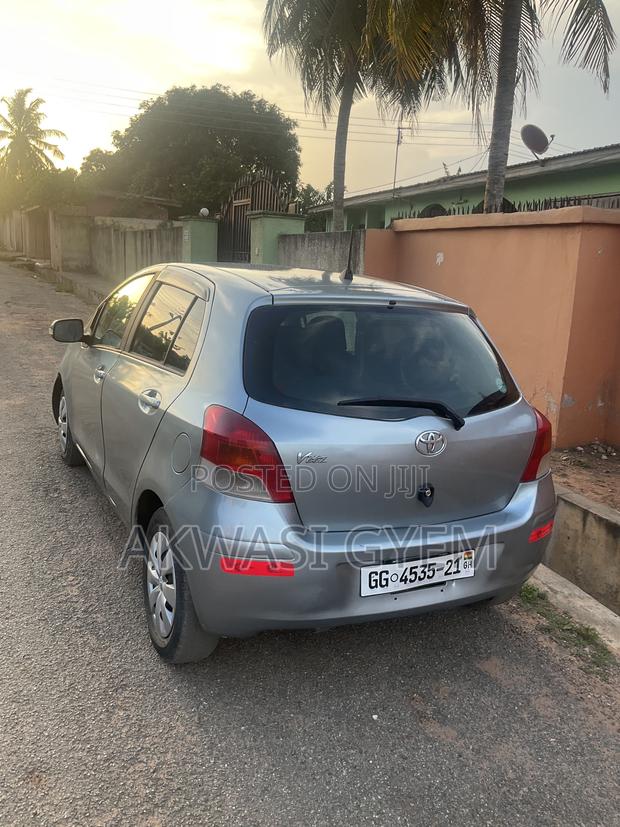 Toyota Vitz 1.0 FWD 5dr 2010 Silver