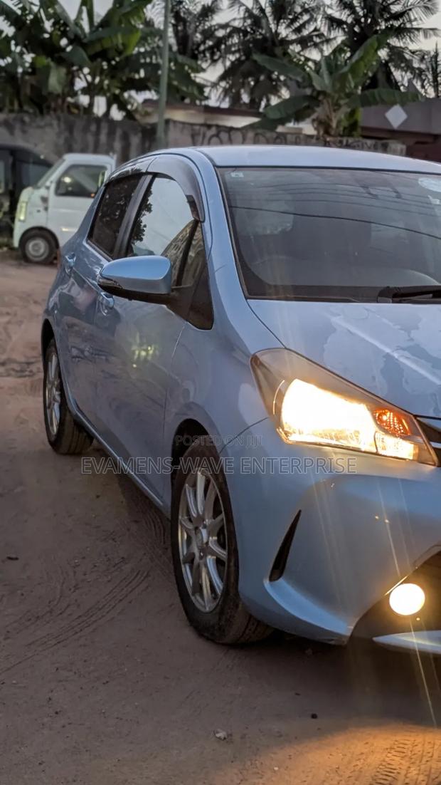 Toyota Vitz 1.3 AWD 5dr 2015 Blue