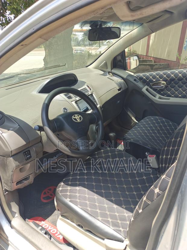 Toyota Vitz 2010 Gray