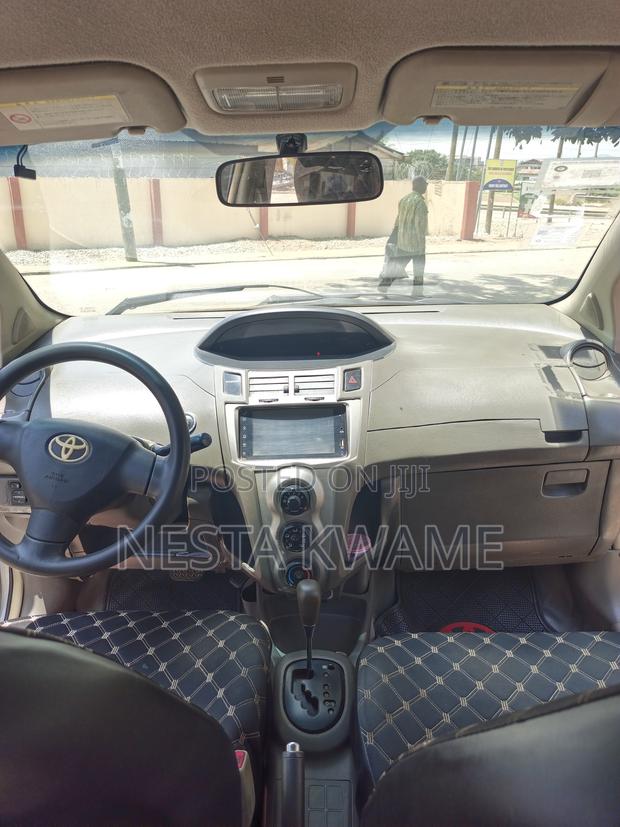 Toyota Vitz 2010 Gray