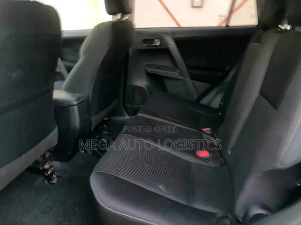 Toyota RAV4 XLE AWD (2.5L 4cyl 6A) 2017 Matt Black
