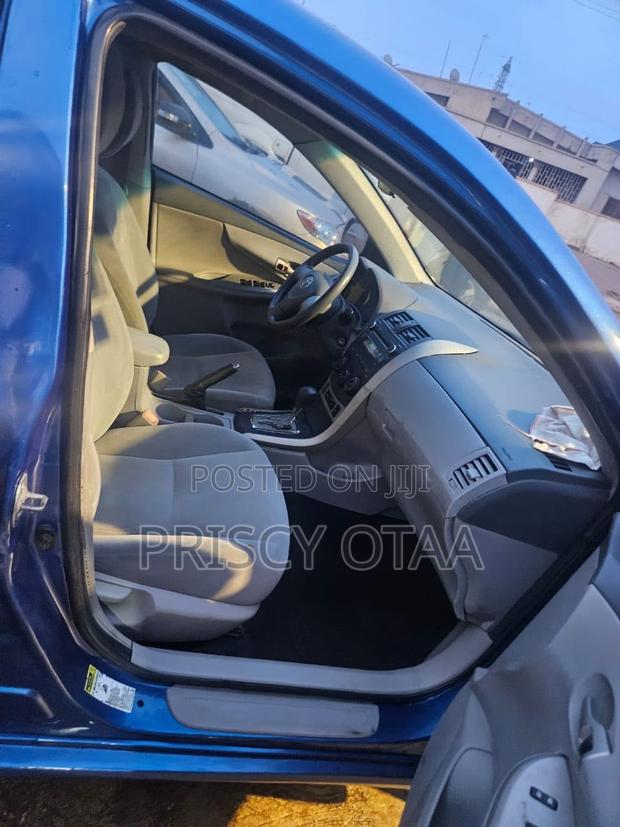 Toyota Corolla LE 4dr Sedan (1.8L 4cyl 4A) 2010 Gray