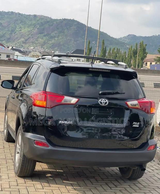 Toyota RAV4 XLE 4dr SUV AWD (2.5L 4cyl 6A) 2015 Matt Black