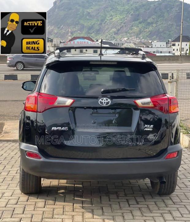 Toyota RAV4 XLE 4dr SUV AWD (2.5L 4cyl 6A) 2015 Matt Black