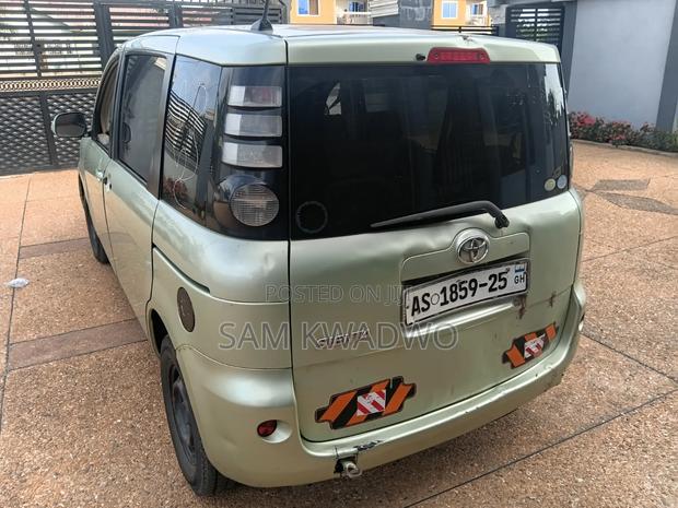 Toyota Sienta 2013 Green
