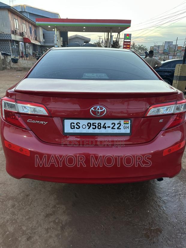 Toyota Camry SE 4dr Sedan (2.5L 4cyl 6A) 2014 Red