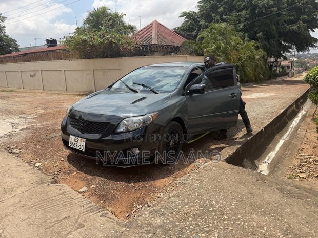 Toyota Corolla LE 4dr Sedan (1.8L 4 cyl 4A) 2009 Gray