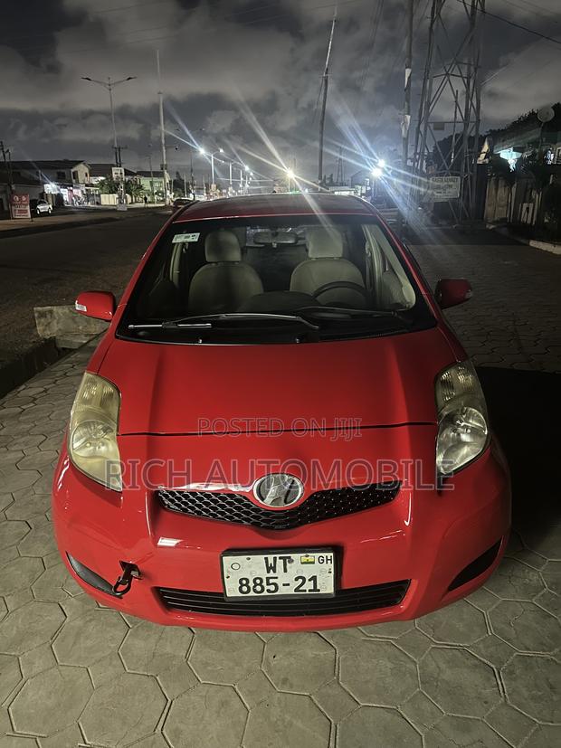 Toyota Vitz 2009 Red