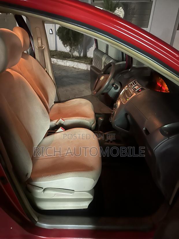 Toyota Vitz 2009 Red