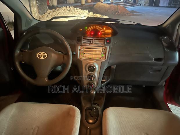 Toyota Vitz 2009 Red