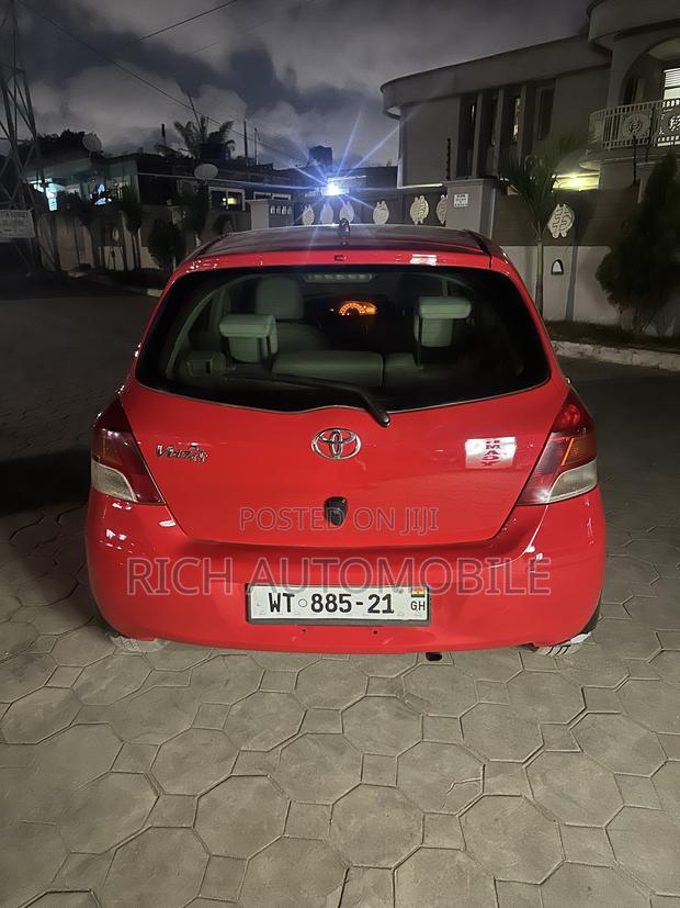 Toyota Vitz 2009 Red