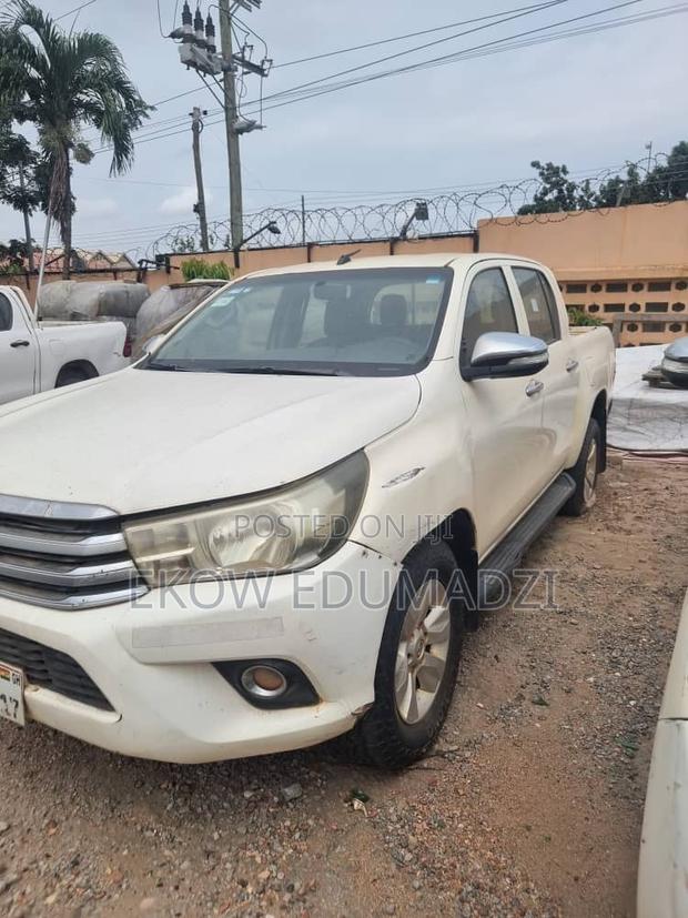 Toyota Hilux 2017 White