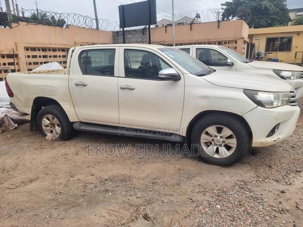 Toyota Hilux 2017 White