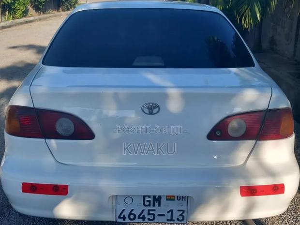Toyota Corolla 2002 White