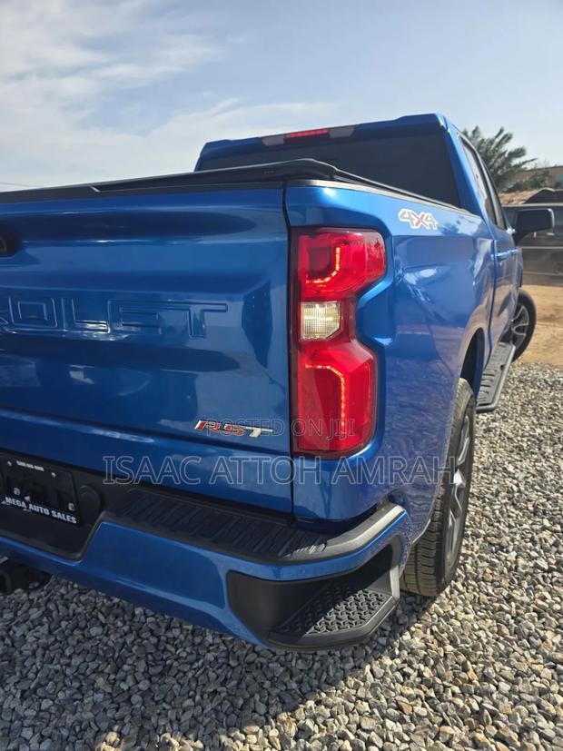 Chevrolet Silverado 2023 Blue