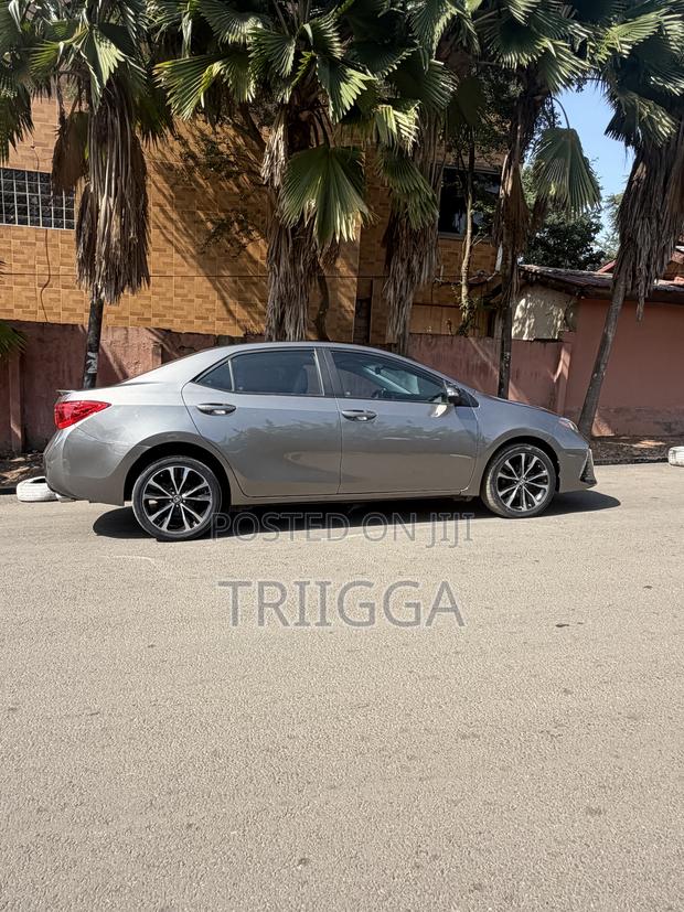 Toyota Corolla SE Special Edition 4dr Sedan (1.8L 4cyl CVT) 2017 Gray