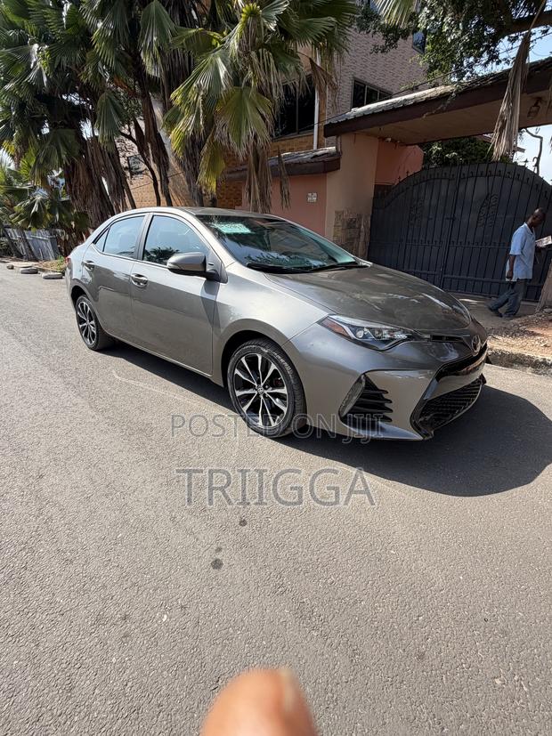Toyota Corolla SE Special Edition 4dr Sedan (1.8L 4cyl CVT) 2017 Gray