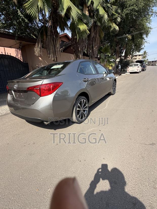 Toyota Corolla SE Special Edition 4dr Sedan (1.8L 4cyl CVT) 2017 Gray