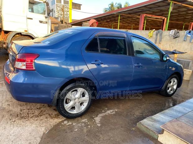 Toyota Belta 2010 Blue