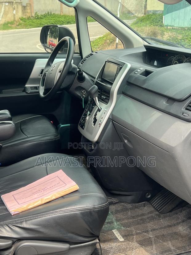Toyota Voxy V 2WD 7-Seater 2012 Black