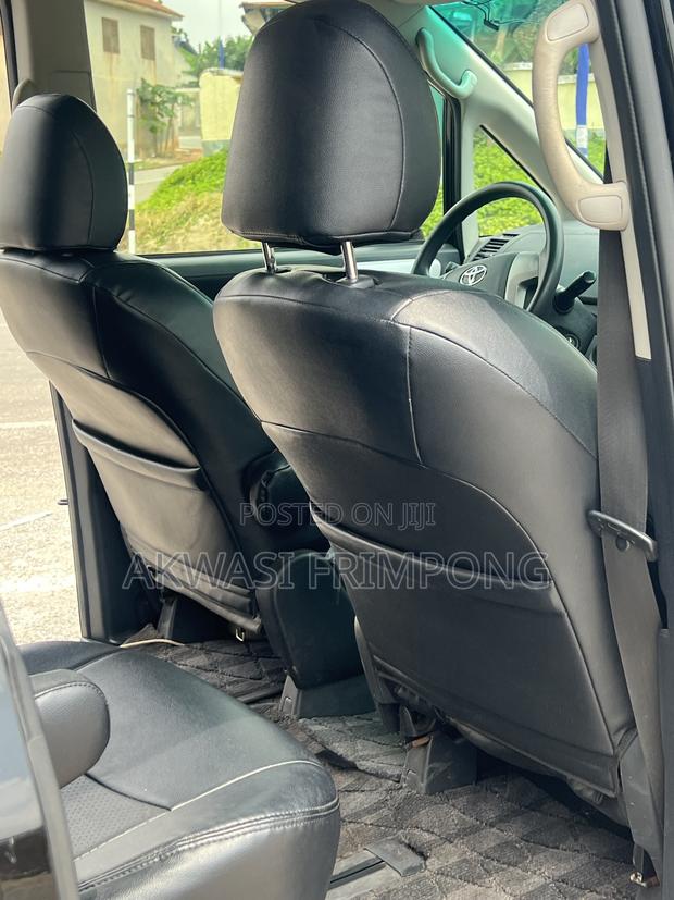 Toyota Voxy V 2WD 7-Seater 2012 Black