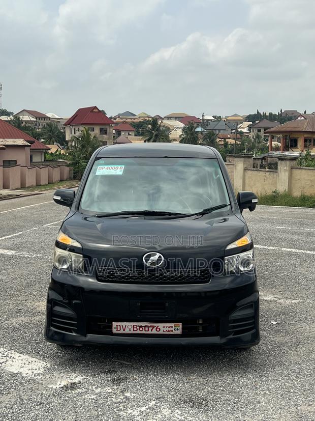 Toyota Voxy V 2WD 7-Seater 2012 Black