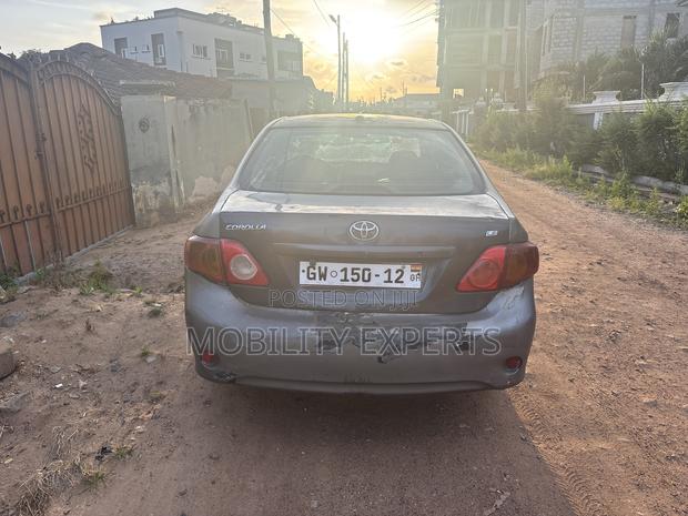 Toyota Corolla 2010 Gray