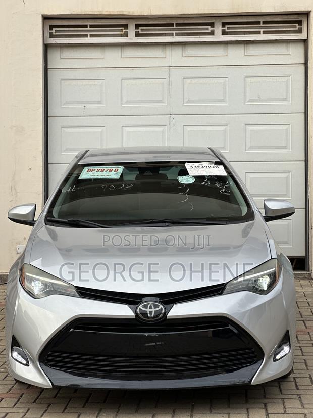 Toyota Corolla LE (1.8L 4cyl 2A) 2018 Silver