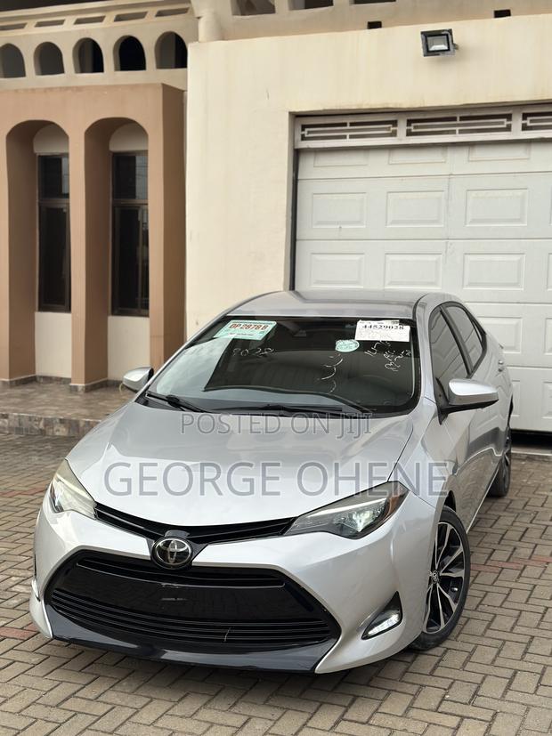 Toyota Corolla LE (1.8L 4cyl 2A) 2018 Silver