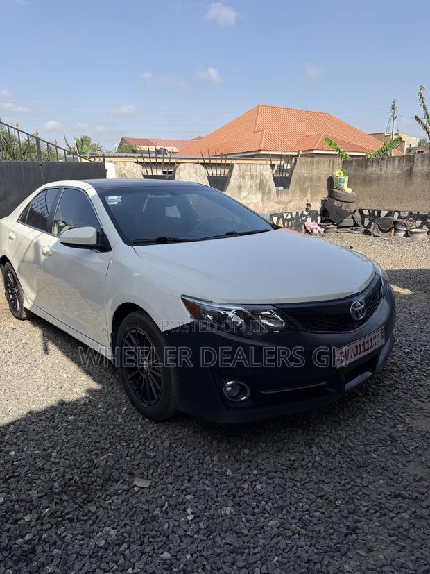 Toyota Camry SE 4dr Sedan (2.5L 4cyl 6A) 2014 White