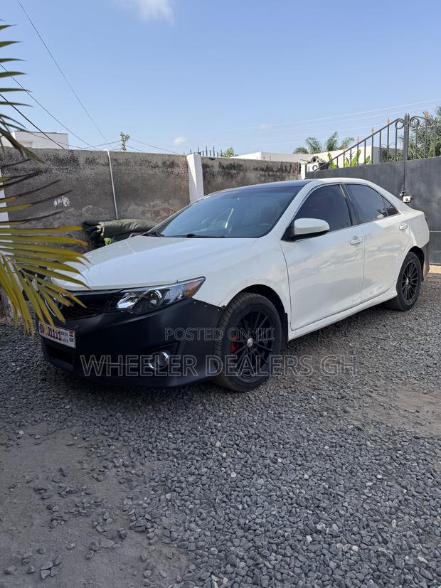 Toyota Camry SE 4dr Sedan (2.5L 4cyl 6A) 2014 White