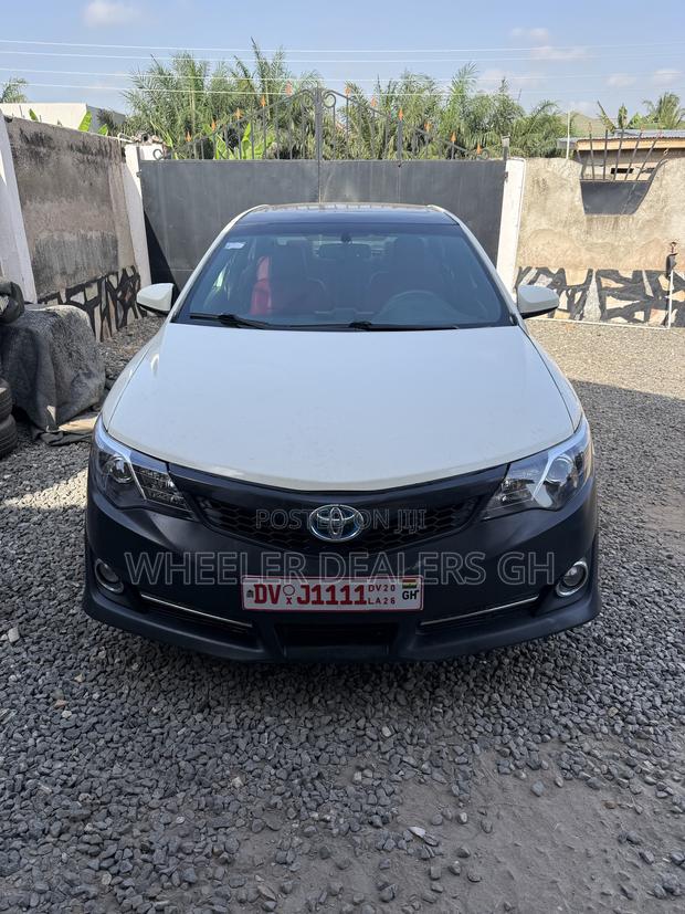 Toyota Camry SE 4dr Sedan (2.5L 4cyl 6A) 2014 White