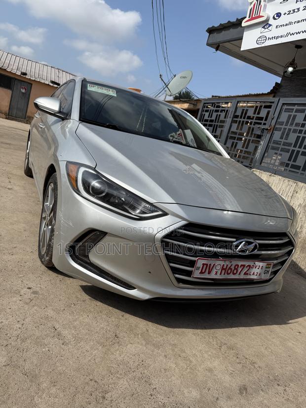 Hyundai Elantra SE Sedan FWD (2.0L 4cyl 6M) 2017 Silver