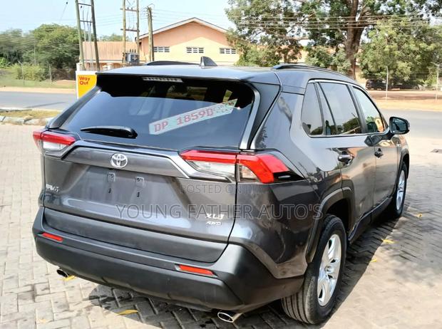 Toyota RAV4 XLE Premium AWD 2020 Gray